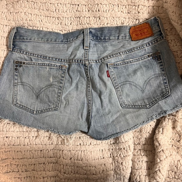 Vintage Levi’s 501 short shorts - Picture 2 of 4